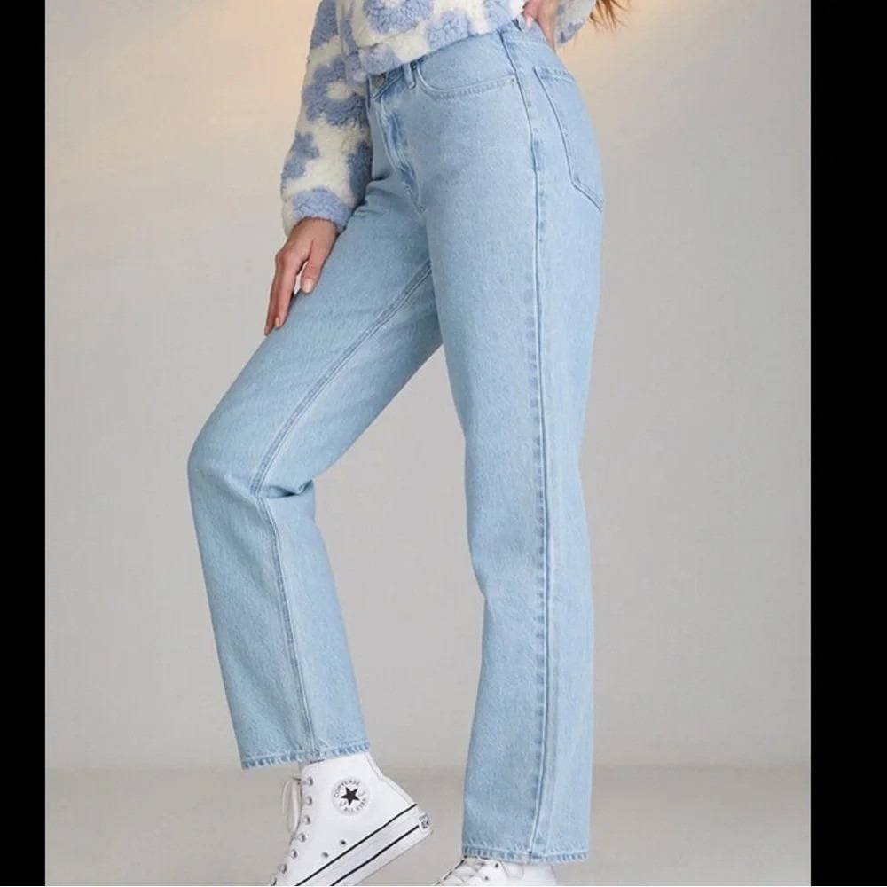 PacSun | NWT Eco High Waisted Light Blue Wash Straight Leg Denim V-Dip Jeans, 27 - Picture 9 of 9